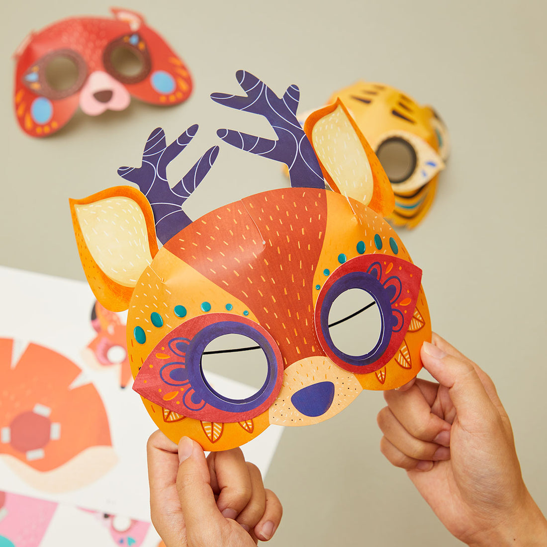 Maschera di carta: festa nella foresta